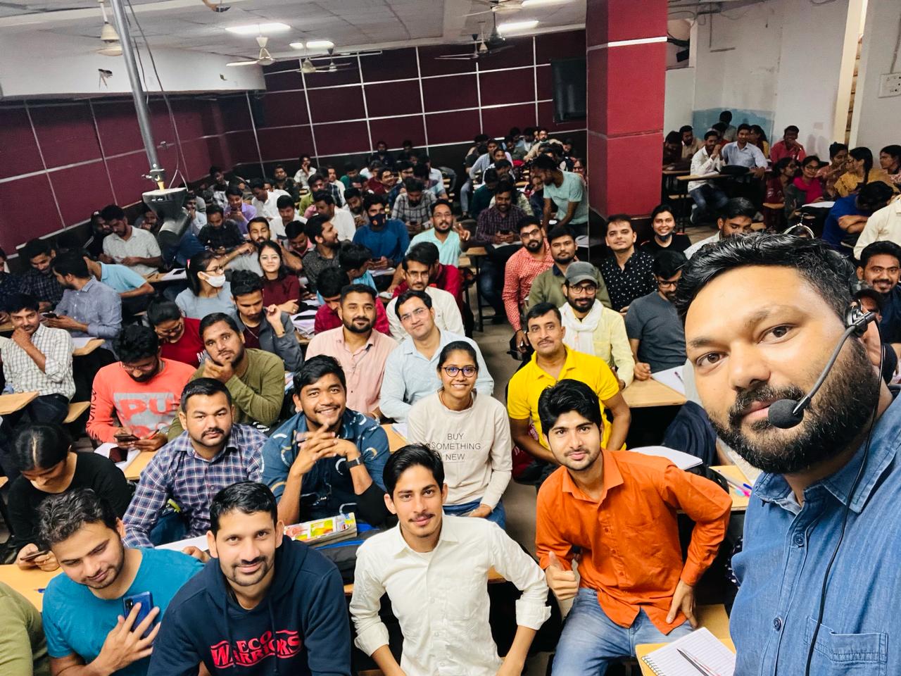 Bijender Sir teaching at Infique Classes